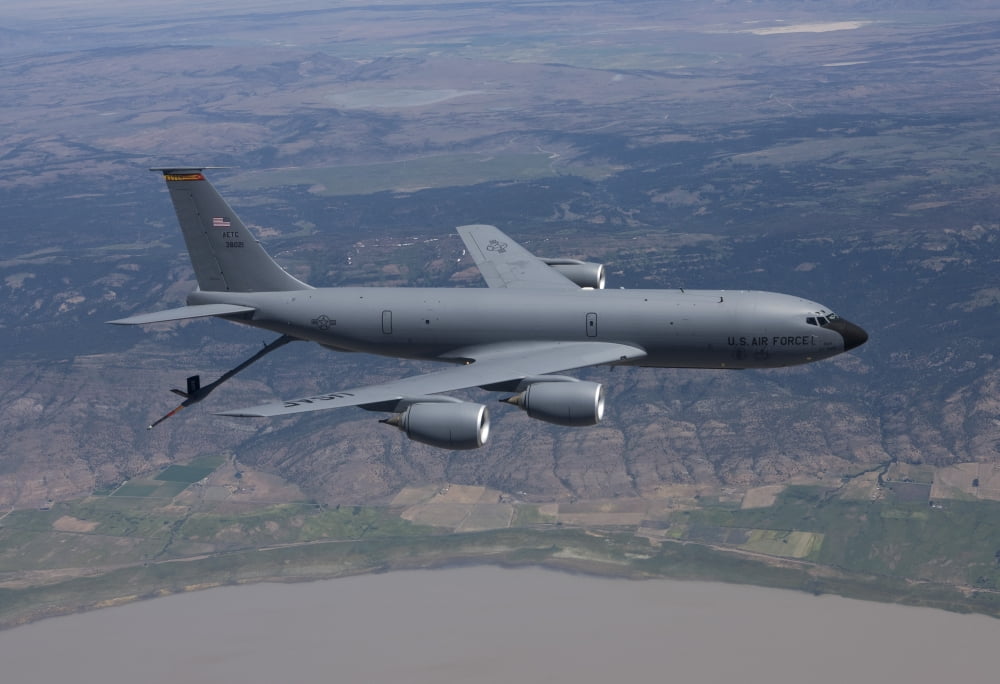 A KC-135R Stratotanker in flight over Central Oregon Canvas Art - HIGH-G ProductionsStocktrek Images (18 x 12)