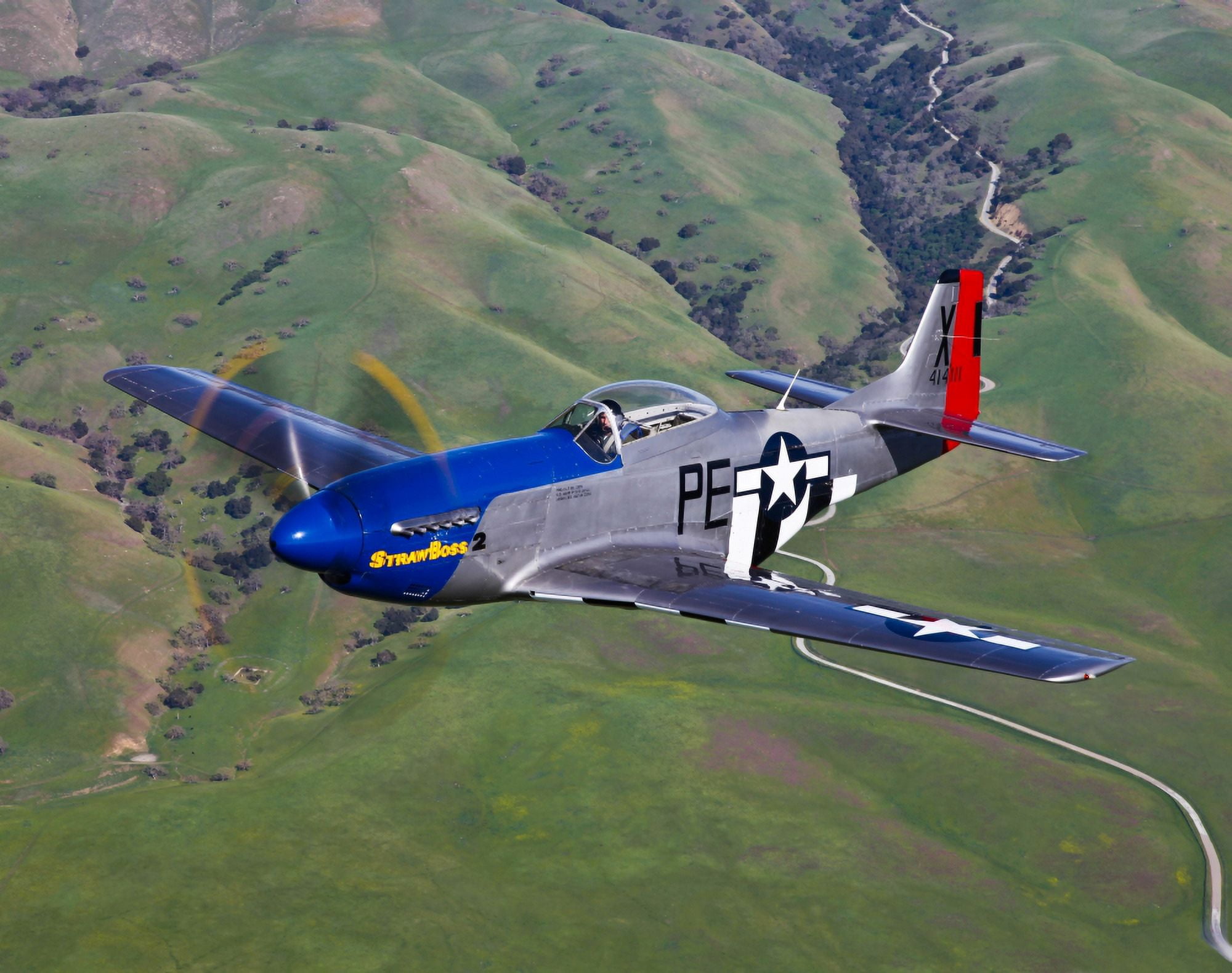 A P-51D Mustang in flight over Hollister California Canvas Art - Scott GermainStocktrek Images (16 x 13)