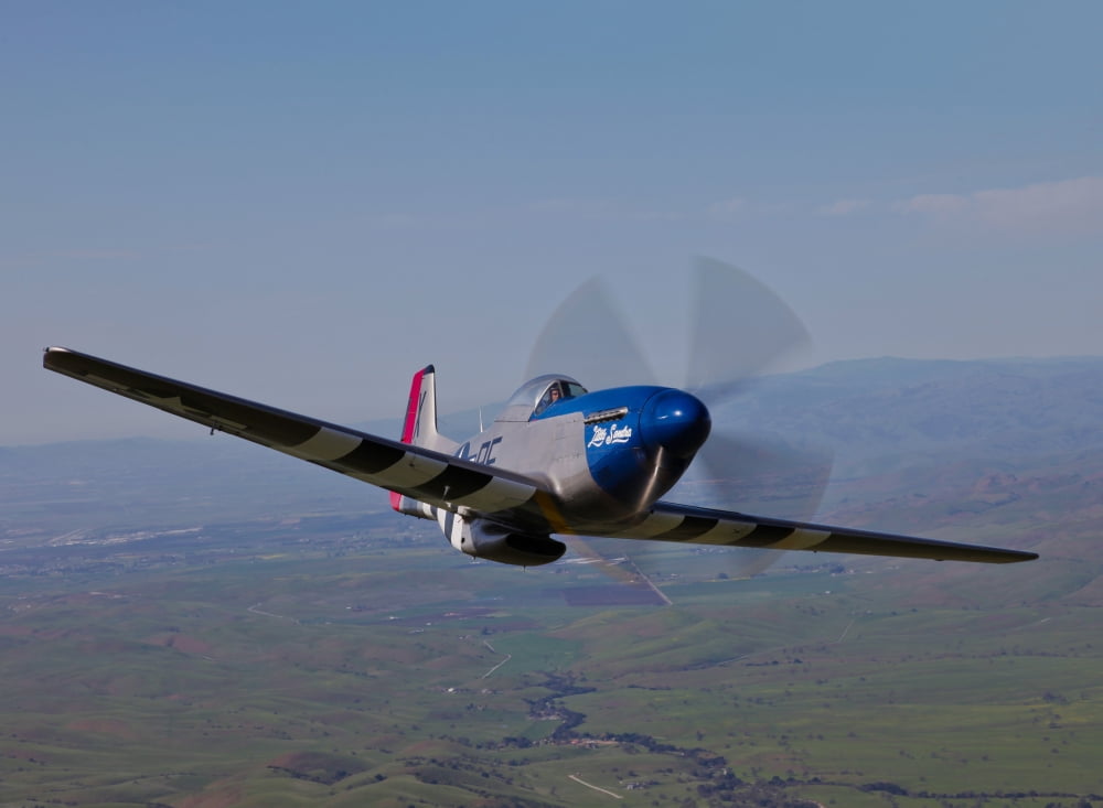 A P-51D Mustang in flight over Hollister California Canvas Art - Scott GermainStocktrek Images (17 x 12)