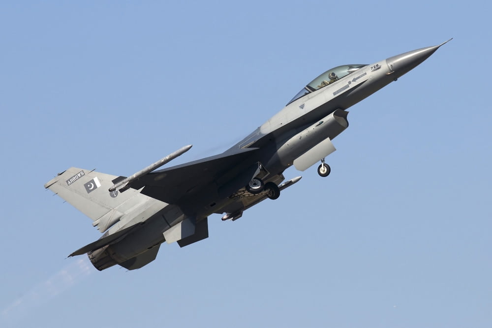 A Pakistan Air Force F-16A Block 15 performing at the Izmir Air Show Turkey Canvas Art - Daniele FaccioliStocktrek Images (17 x 12)