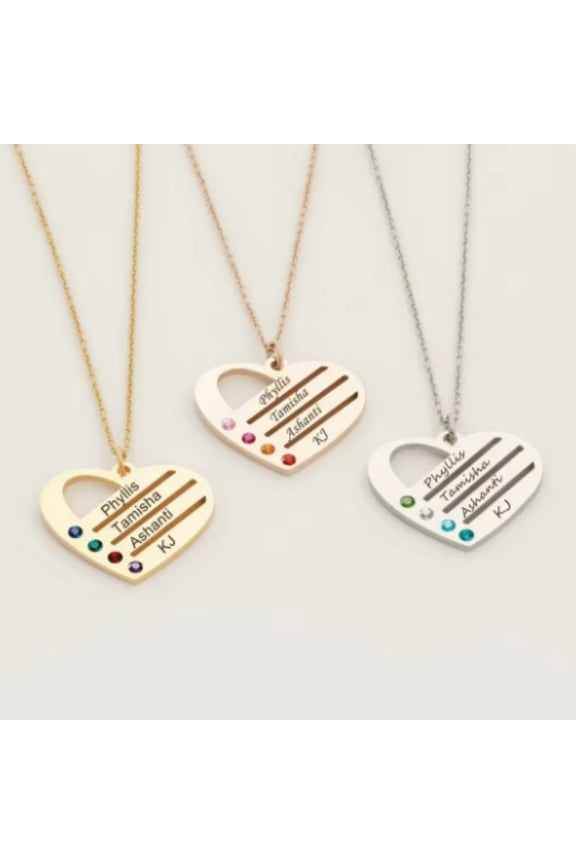 A Personalized Hollowed-out Heart-shaped Diamond Necklace With 4 Diamonds That Can Be Engraved