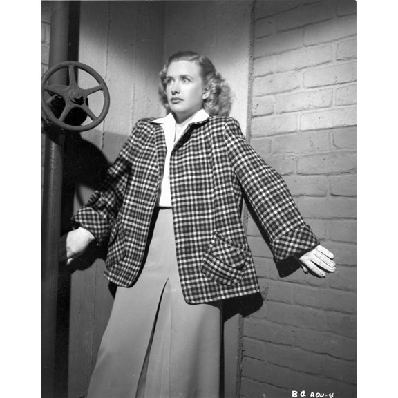 A Portrait From Bodyguard Photo Print (24 x 30)