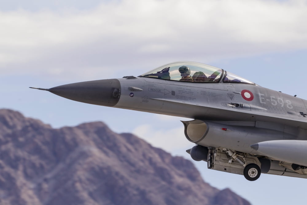 A Royal Danish Air Force F-16AM Fighting Falcon taking off Canvas Art - Rob EdgcumbeStocktrek Images (17 x 12)