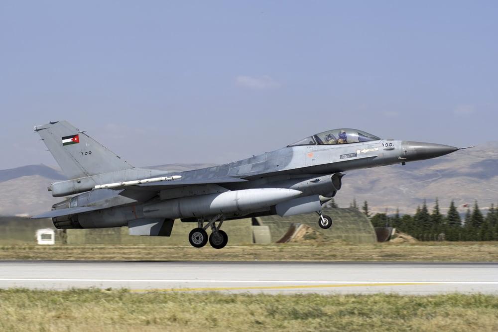 A Royal Jordanian Air Force F-16AM taking off Canvas Art - Daniele FaccioliStocktrek Images (17 x 12)