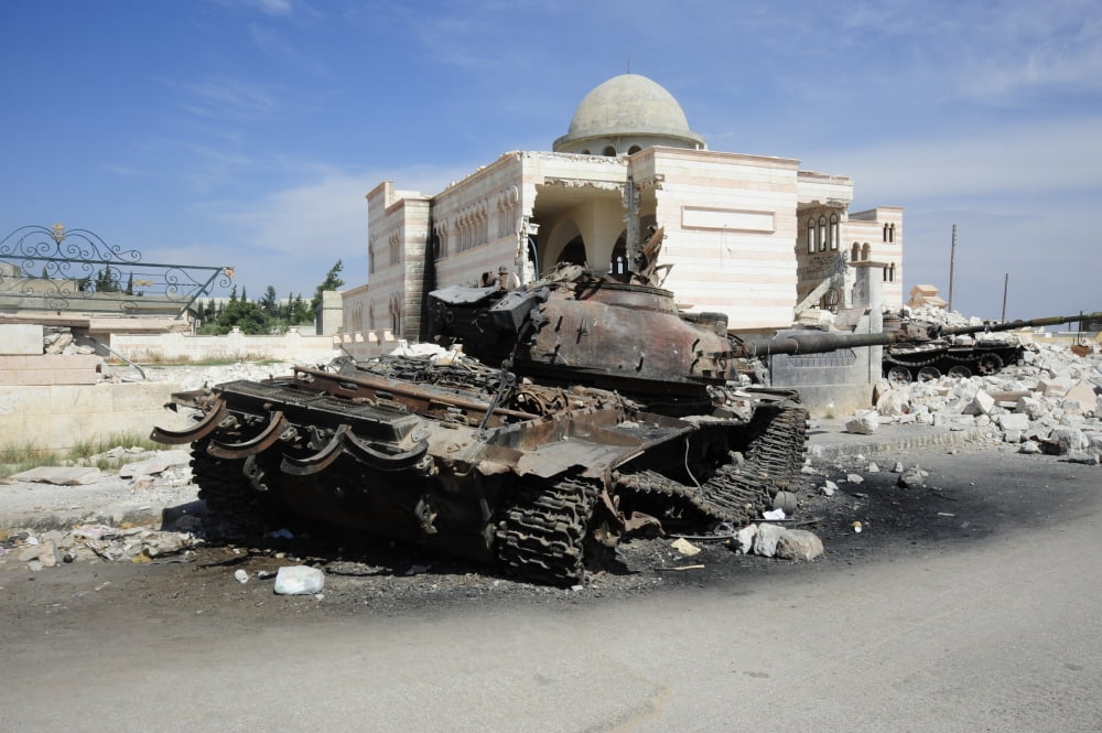 A Russian T-72 main battle tank destroyed in Azaz Syria Canvas Art - Andrew ChittockStocktrek Images (18 x 12)