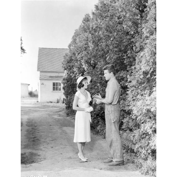 A Scene From Splendor in the Grass Photo Print (24 x 30)