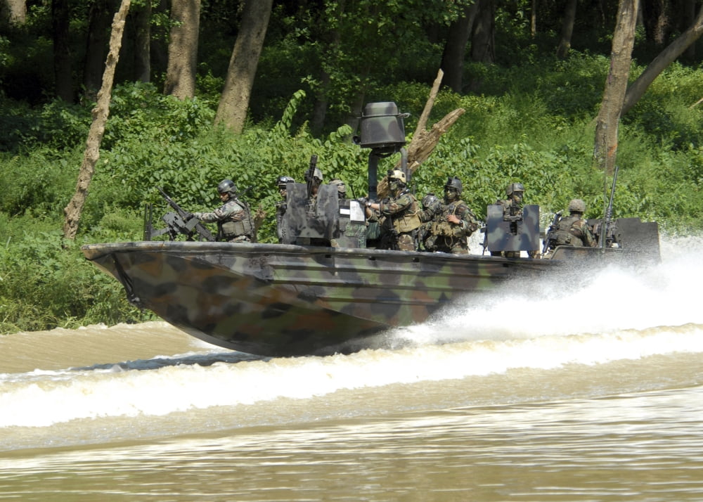 A Special Operations Craft Riverine cruises along the Salt River in Kentucky Canvas Art - Stocktrek Images (34 x 24)