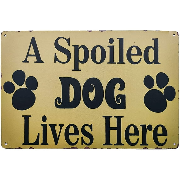 A Spoiled Dog Lives Here Vintage Metal Tin Signs Novelty Dog Sign Coffee Bar Pub Farmhouse Country Home Decor for Dog Lover 8X12Inch