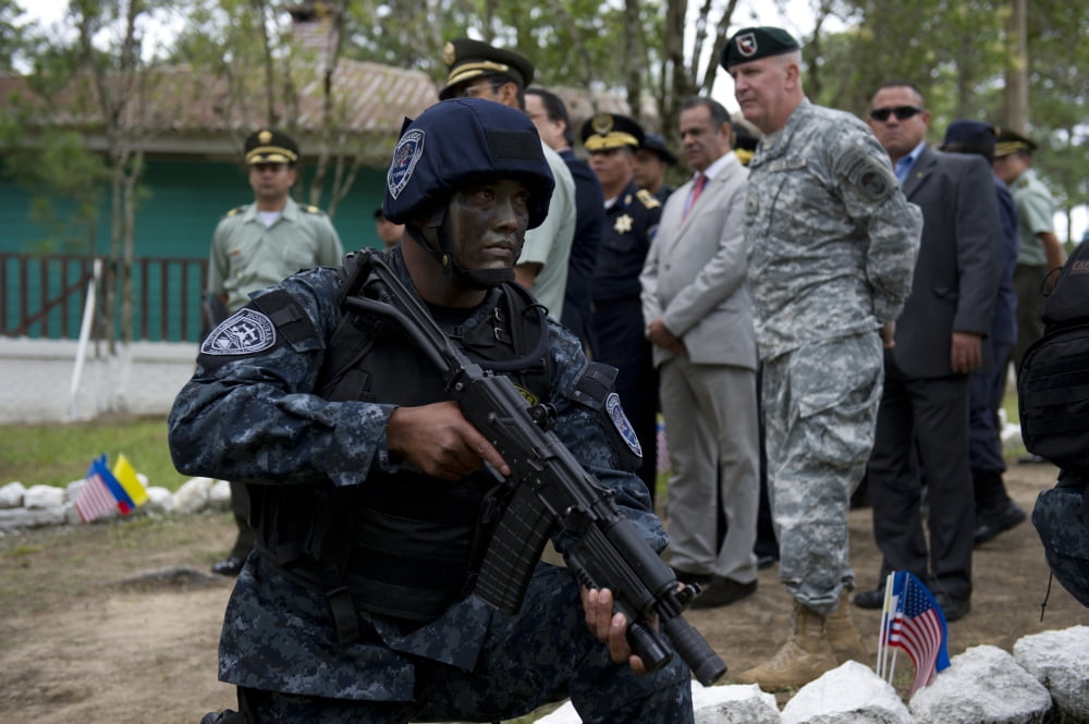 A TIGRES Commando conducts security in Tegucigalpa Honduras Canvas Art - Stocktrek Images (34 x 23)