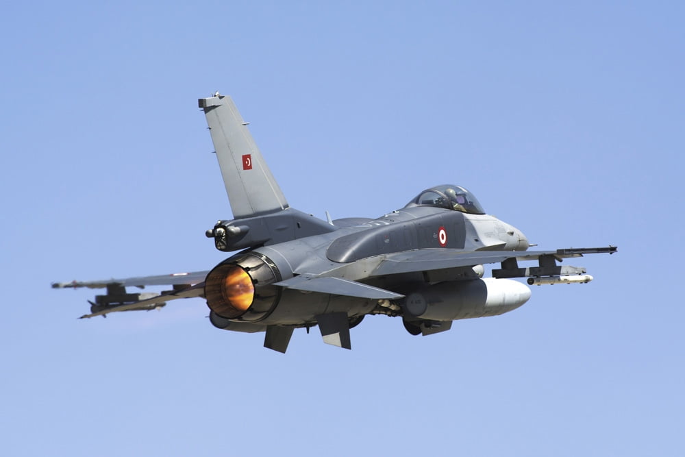 A Turkish Air Force F-16D Block50 Fighting Falcon taking off Canvas Art - Daniele FaccioliStocktrek Images (17 x 12)
