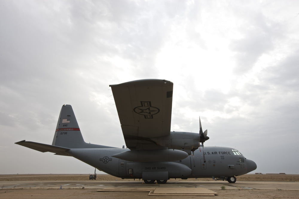 A US Air Force C-130 Hercules Tikrit Iraq Canvas Art - Terry MooreStocktrek Images (18 x 12)