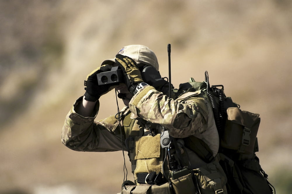 A US Air Force Special Tactics Combat Controller uses a laser rangefinder Canvas Art - Stocktrek Images (35 x 24)