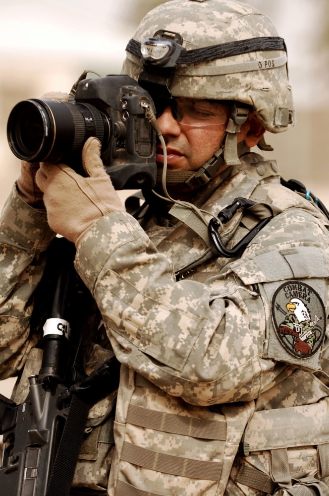 A US Air Force combat cameraman Canvas Art - Stocktrek Images (23 x 34)