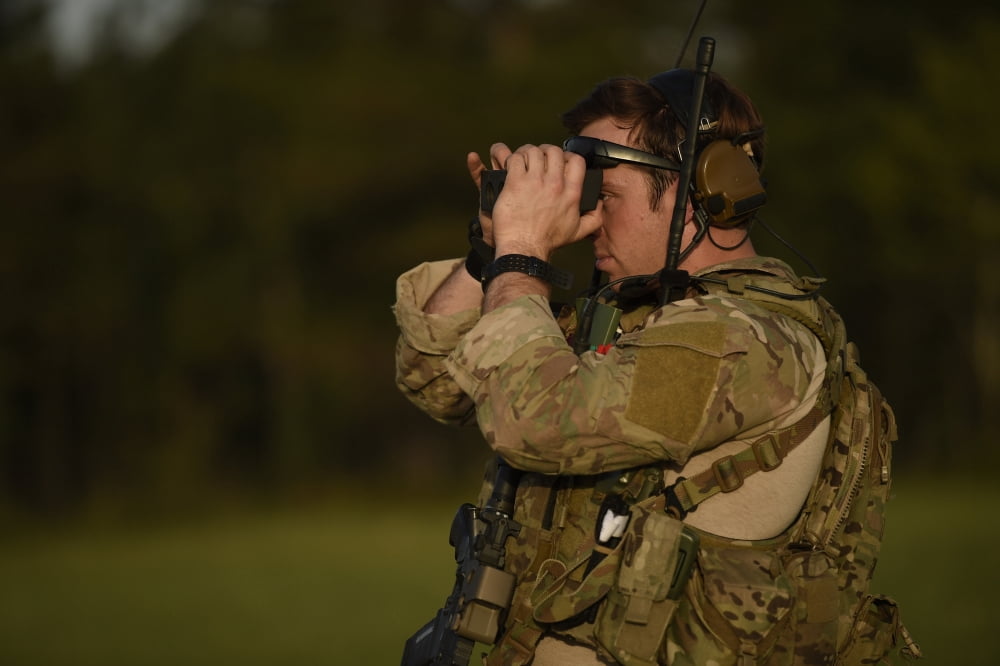 A US Air Force combat controller checks target distance Canvas Art - Stocktrek Images (34 x 23)