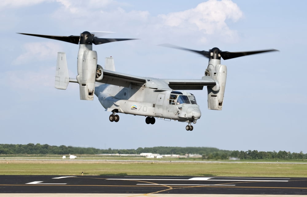A US Marine Corps MV-22 Osprey lifts off during a successful biofuel test flight Canvas Art - Stocktrek Images (35 x 23)