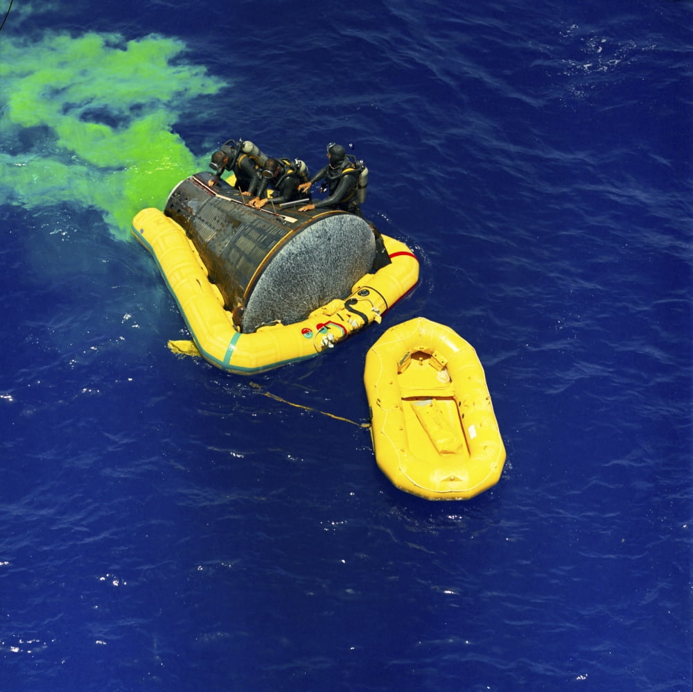 A US Navy frogman team helps in the recovery of the Gemini-Titan 4 spacecraft Canvas Art - Stocktrek Images (28 x 28)