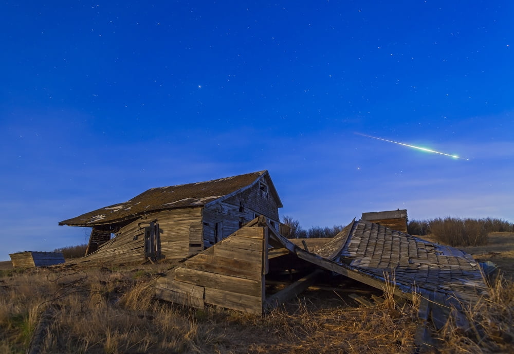 A bright bolide meteor breaking up as it enters the atmosphere Canvas Art - Alan DyerStocktrek Images (34 x 24)