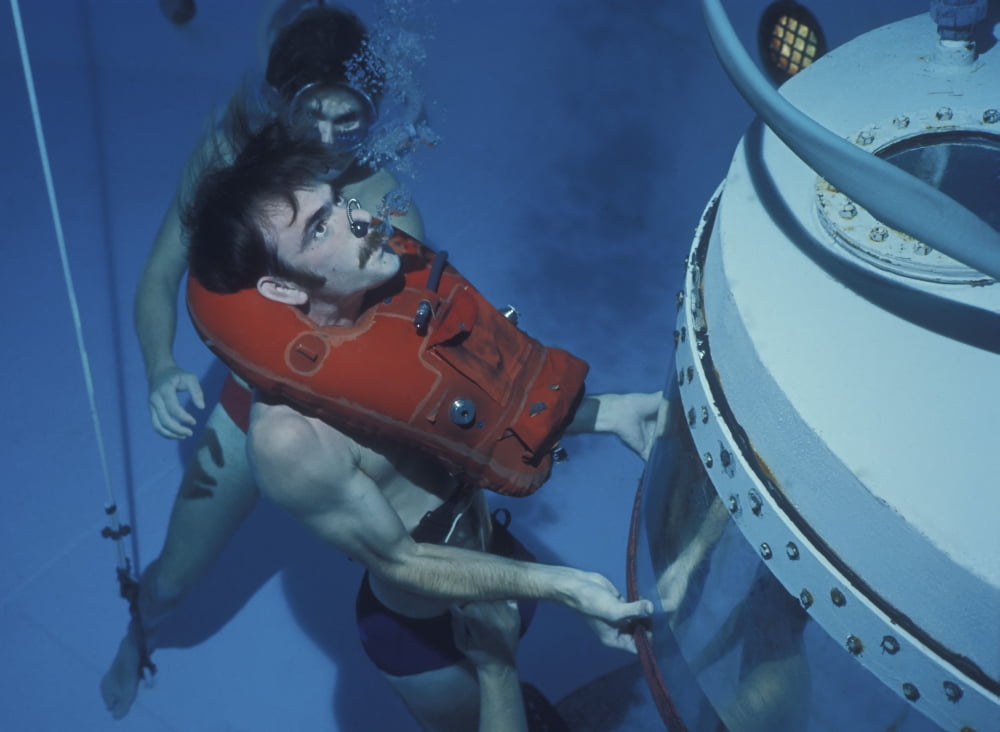 A buoyant ascent training student holds tightly to the diving bell underwater Canvas Art - Michael WoodStocktrek Images (33 x 24)