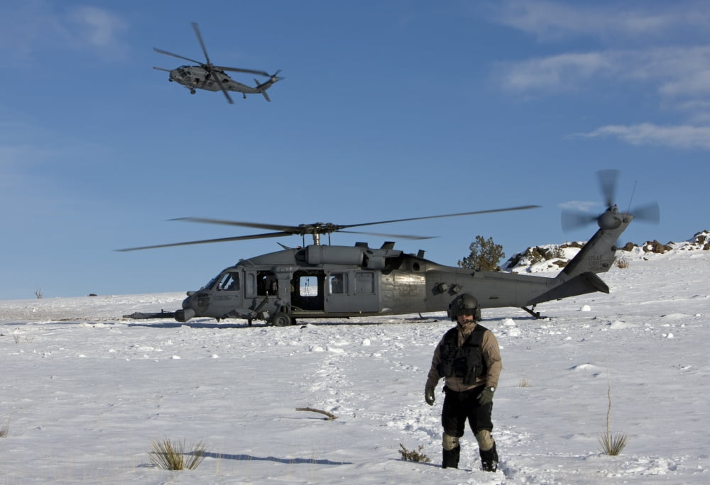 A crewmember of an HH-60G Pave Hawk surveys the landing zone Canvas Art - HIGH-G ProductionsStocktrek Images (35 x 24)