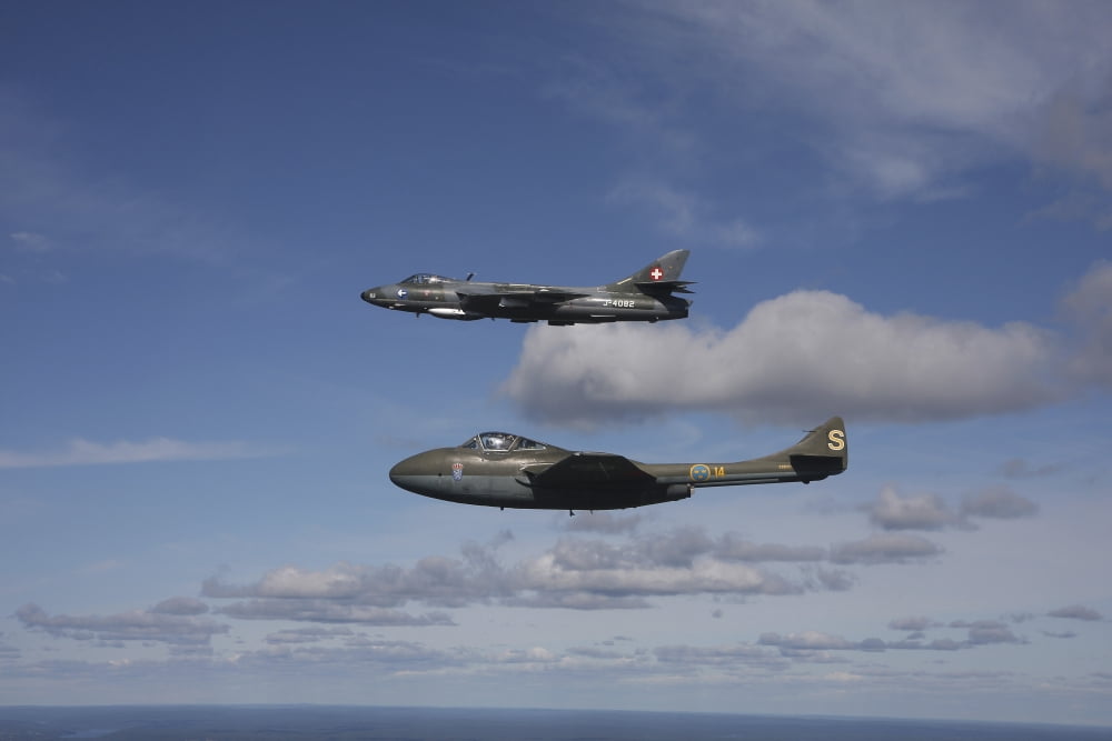 A de Havilland DH 115 Vampire and Hawker Hunter vintage jet fighters Canvas Art - Daniel KarlssonStocktrek Images (18 x 12)