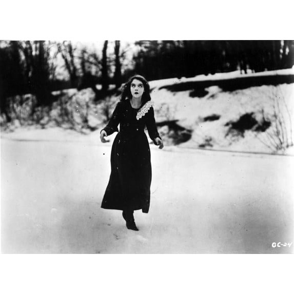 A film still featuring Lillian Gish Photo Print (8 x 10)