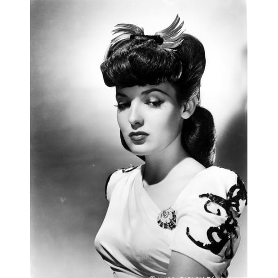 A portrait of Linda Darnell Photo Print (8 x 10)
