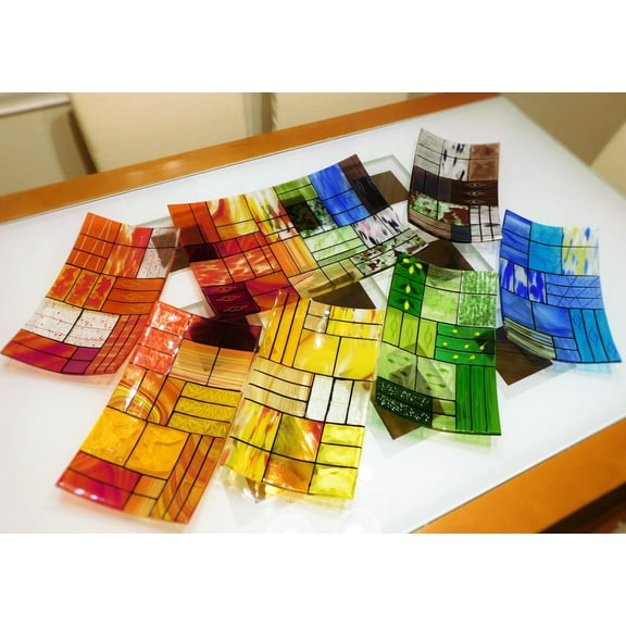 A set of 6 rectangular plates and 1 centerpiece platter "A Gentle Color Mix".