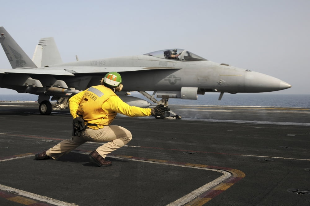 A shooter launches an FA-18E Super Hornet from USS Dwight D Eisenhower Canvas Art - Stocktrek Images (35 x 24)