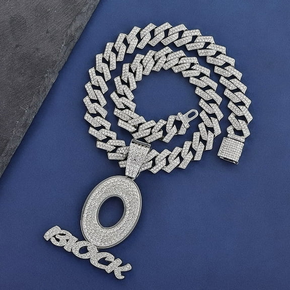 A silver necklace with a letter "O" pendant, boasting a trendy style – ideal for wearing during travels, 2025 new release.