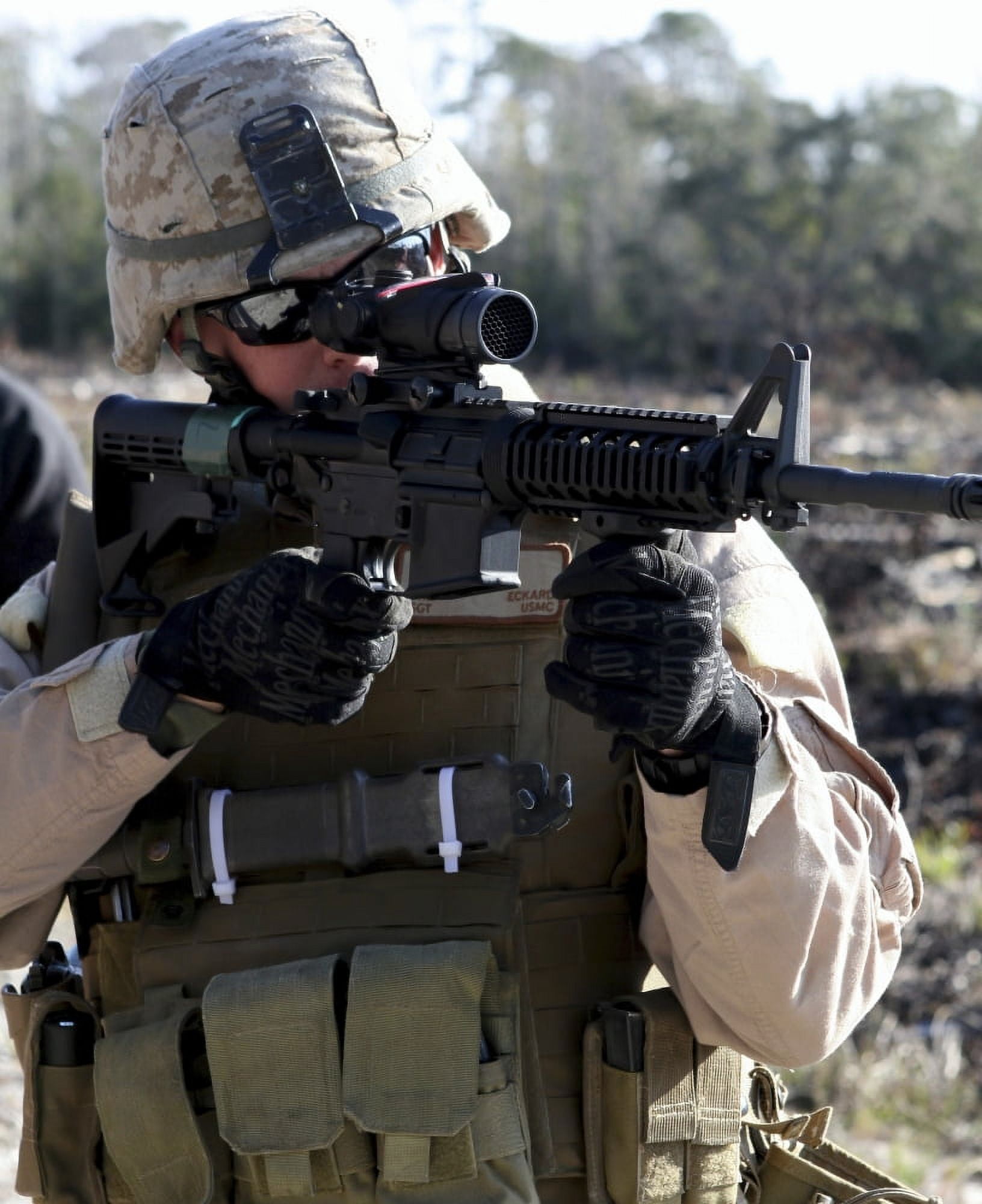 A soldier looks through the scope of a M-4 carbine Canvas Art - Stocktrek Images (25 x 31)