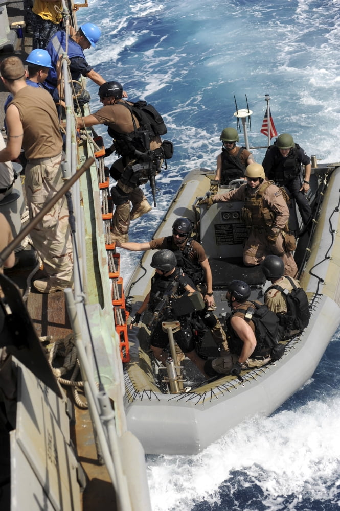 A task force team returns to ship after conducting counter-piracy operations in the Gulf of Aden Canvas Art - Stocktrek Images (23 x 34)