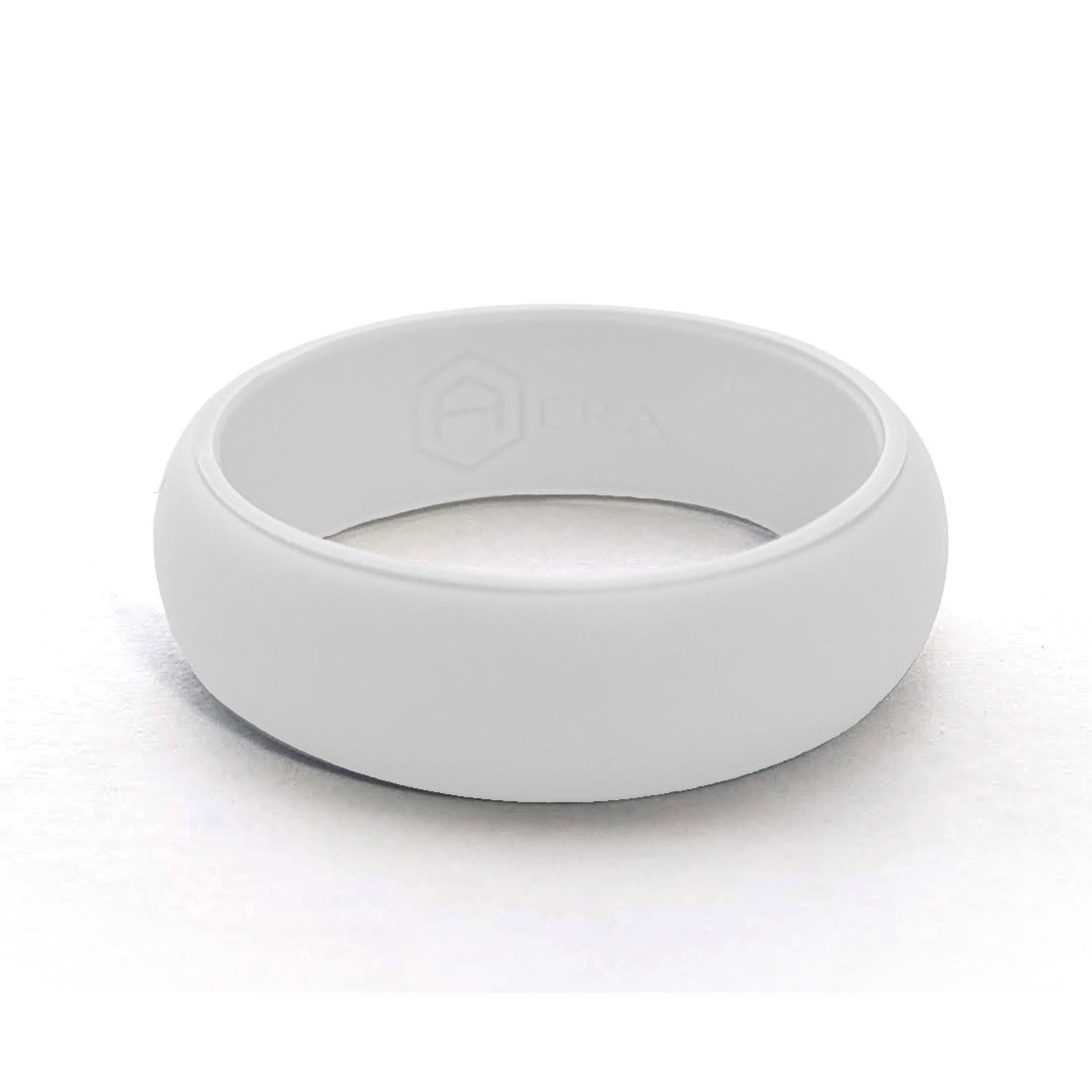 Active wear wedding rings | Beachweddingtips.com