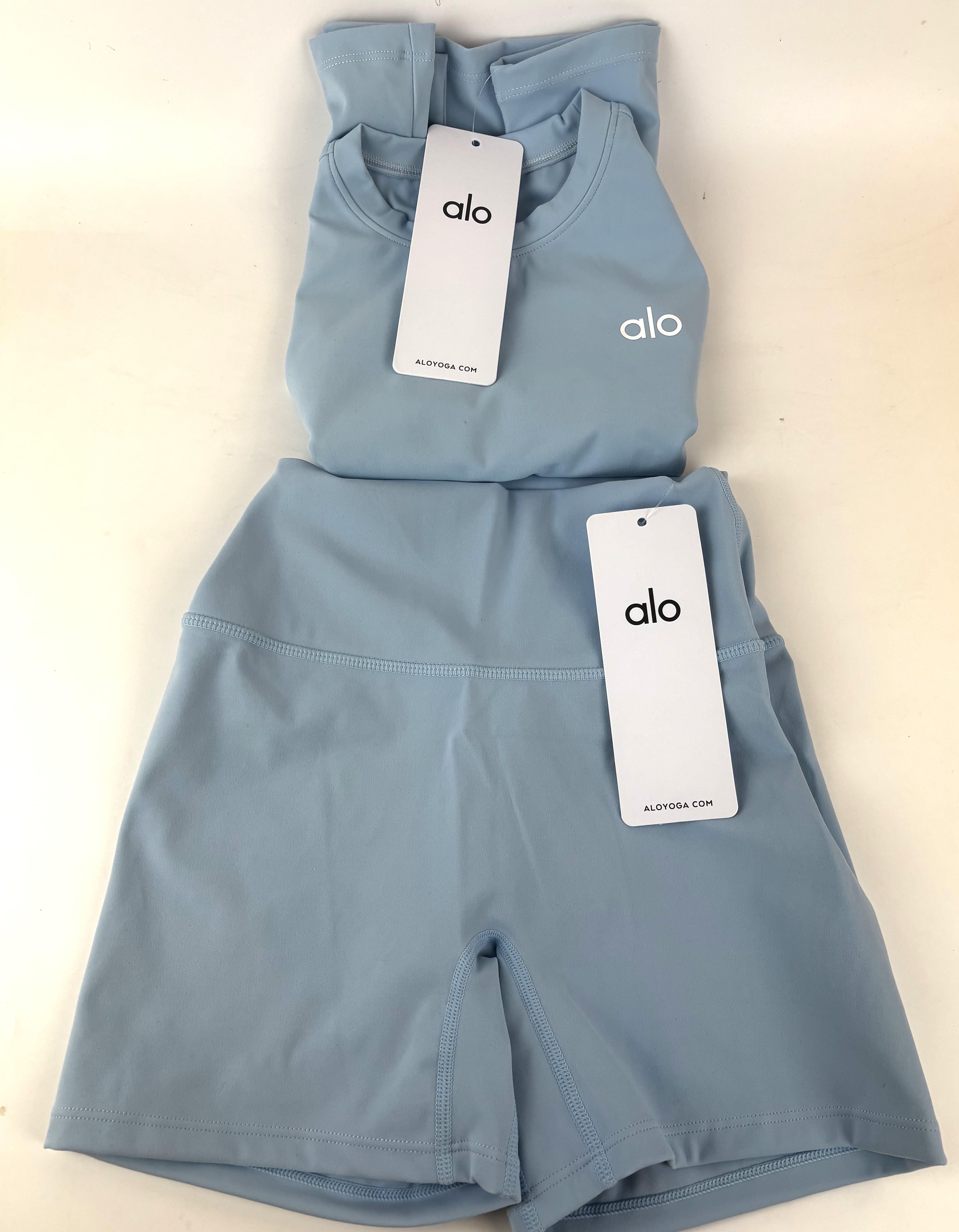 Alo Size: Medium Long Sleeve Yoga + Biker Shorts Crystal Clear Blue Set (2 Pieces)