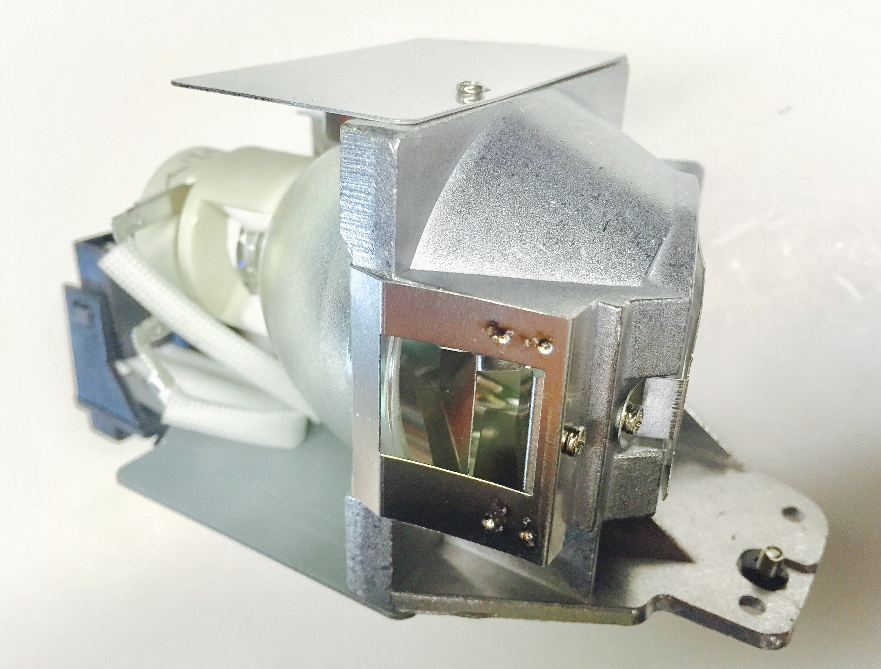 Advanced Lamps™ Lamp & Housing for The BenQ HT1075 Projector - 1 Unit ...