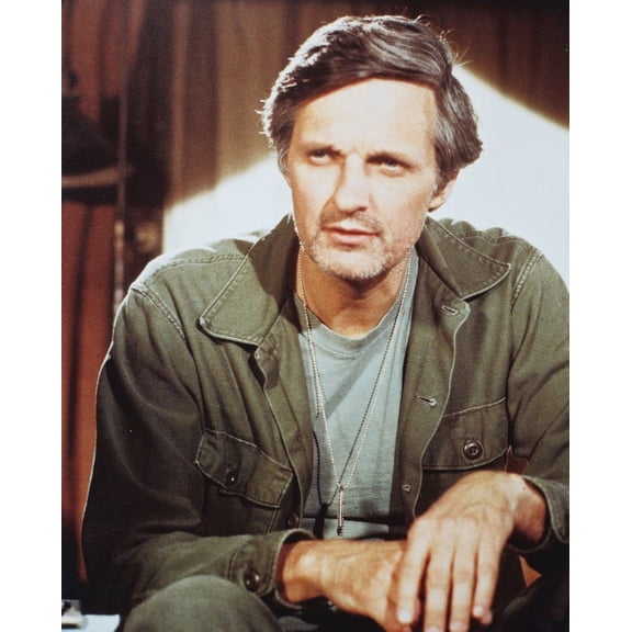 ALAN ALDA M*A*S*H COLOR 24X36 POSTER AS HAWKEYE