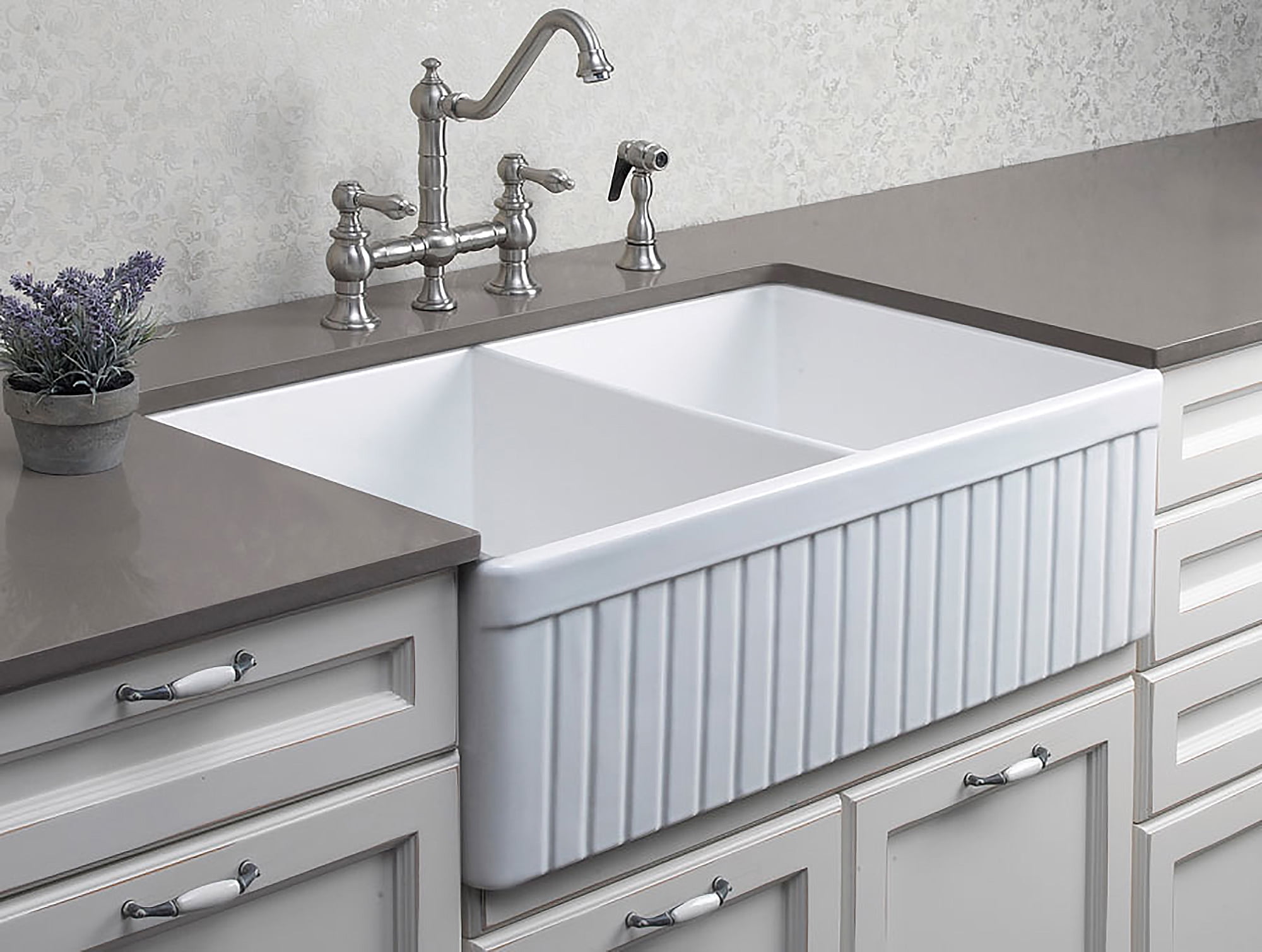White 32.75'' Double Bowl Fluted Fireclay Farmhouse Sink