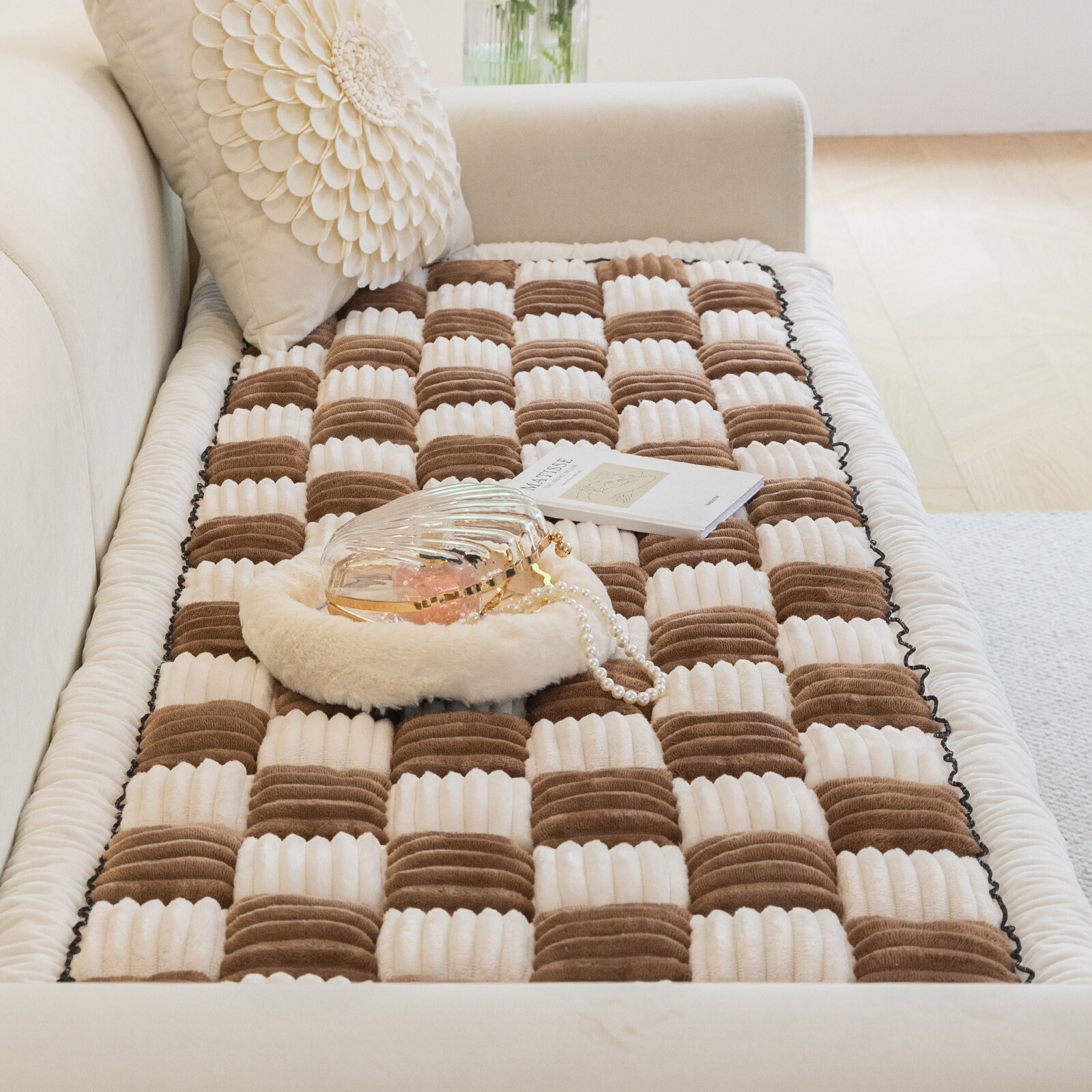 ANMINY Thick Fuzzy Checkered Couch Cover, Non-Slip Nordic Cream Sofa Protector Mat, Soft Flannel Furniture Cover