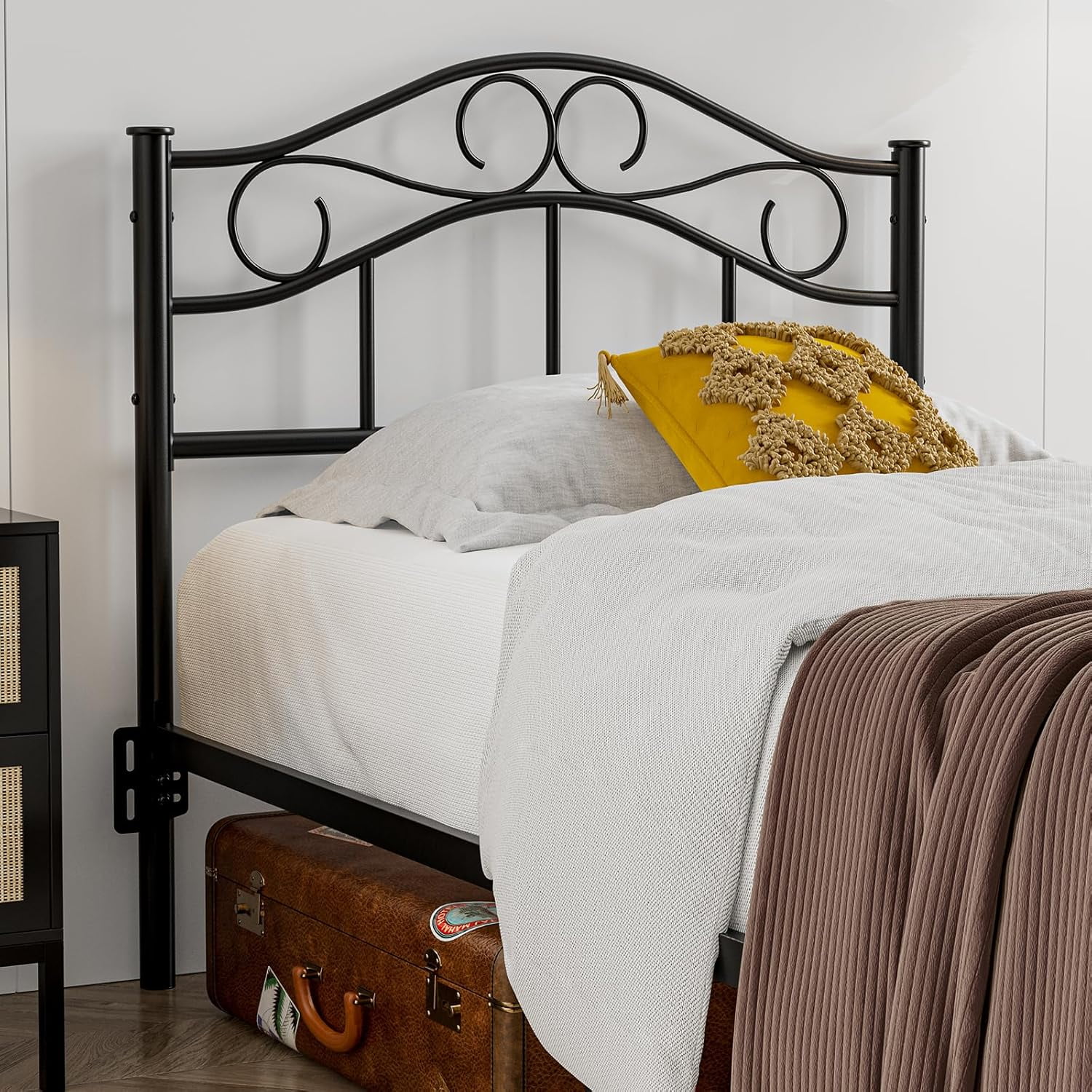 ARICOEASY Vintage Metal Twin Headboard with 7-Level Height Adjustment Design, Black