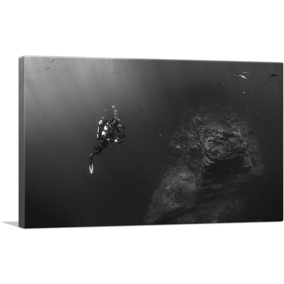 ARTCANVAS Scuba Diver Home Decor Rectangle Canvas Art Print - Size: 26" x 18" (1.50" Deep)