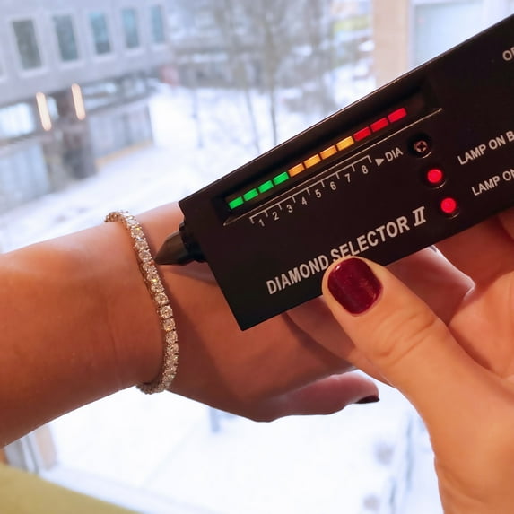 ARYA MILLS 0.2ct 3.5mm Moissanite Tennis Bracelet, 10.20ct Total, D Color VVS1 Clarity, 18K White Gold Plated 925 Sterling Silver, Size: 7.5 Inches