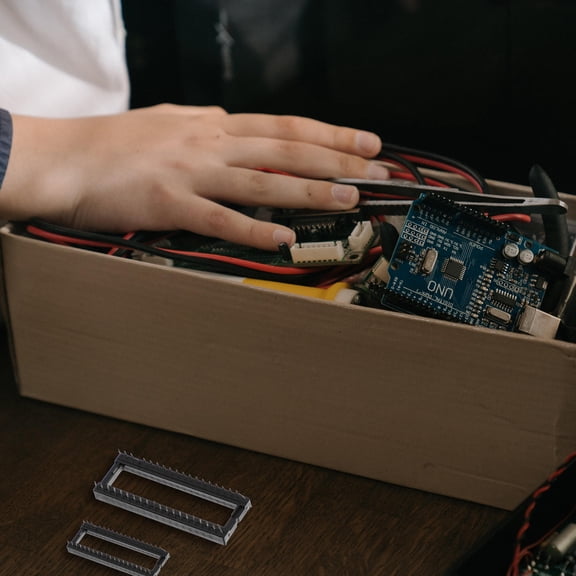 AURARMLET 100Pcs Black IC Chip Socket PCB Connectors Precision Timers Engineers