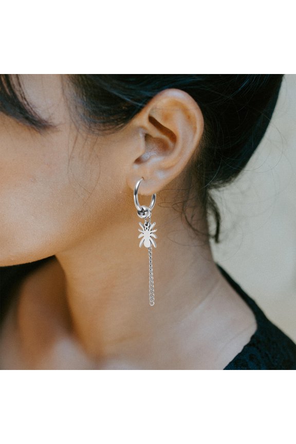 1Pair Plated Titanium Steel Chain Ear Danglers Chic Spider Design Ear Accessories for Daily Wear