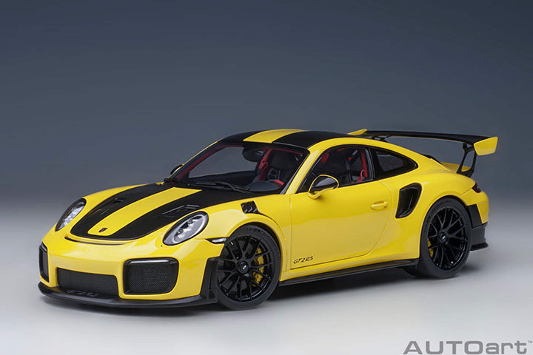 AUTOart Porsche 911 991.2 GT2 RS w/ Weissach Pkg Racing Yellow 1
