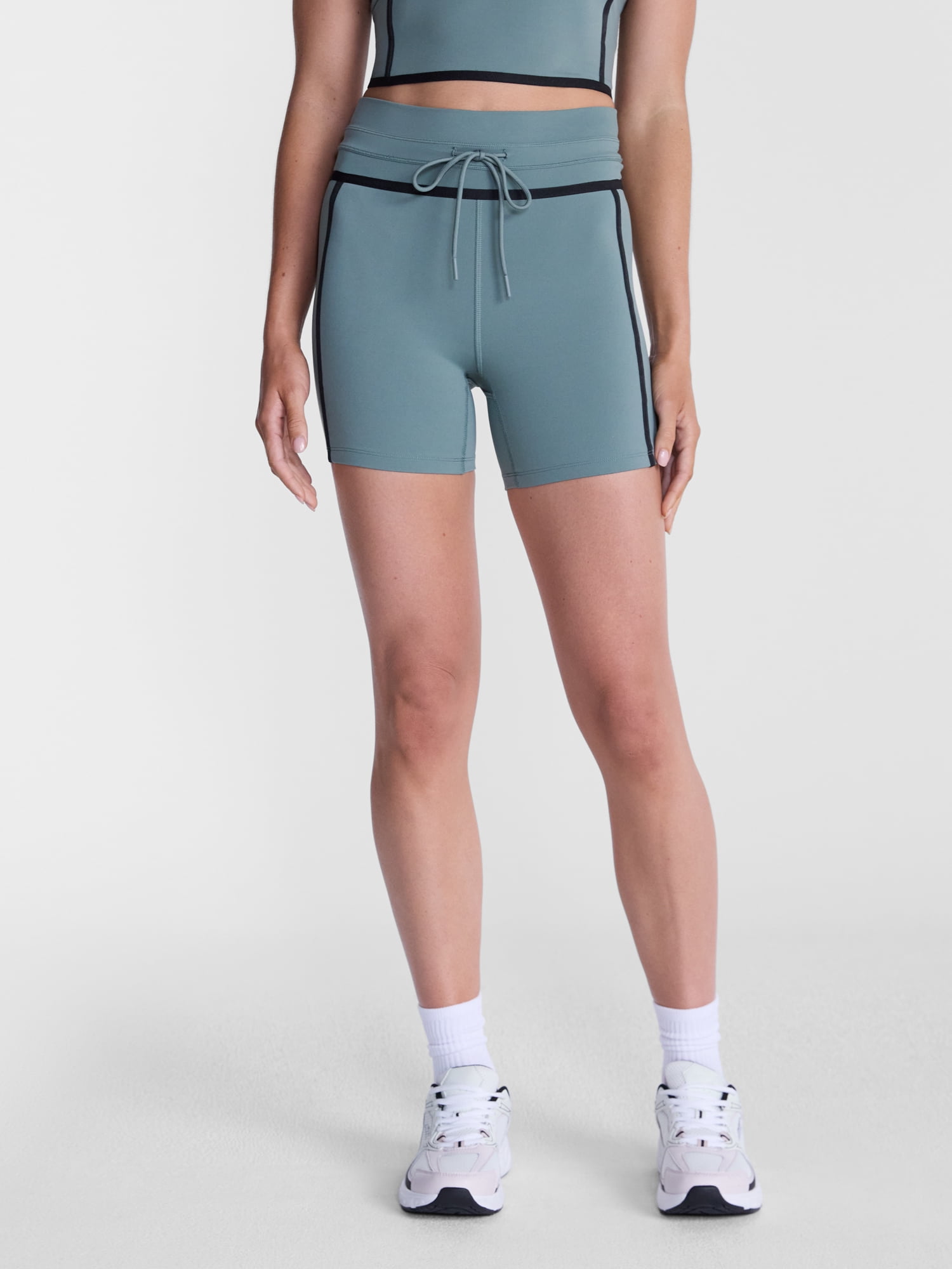 Avia Women's and Women's Plus SoftSculpt Tipped Bike Shorts, 5" Inseam, Sizes XS-4X