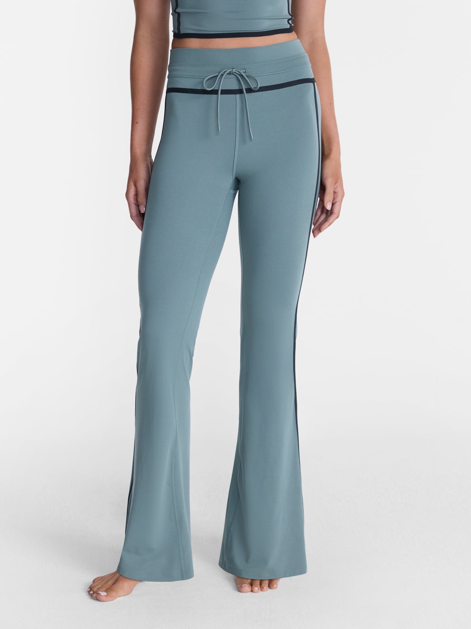 Avia Women's and Women's Plus Rib SoftSculpt Flare Pant, Sizes XS-4X
