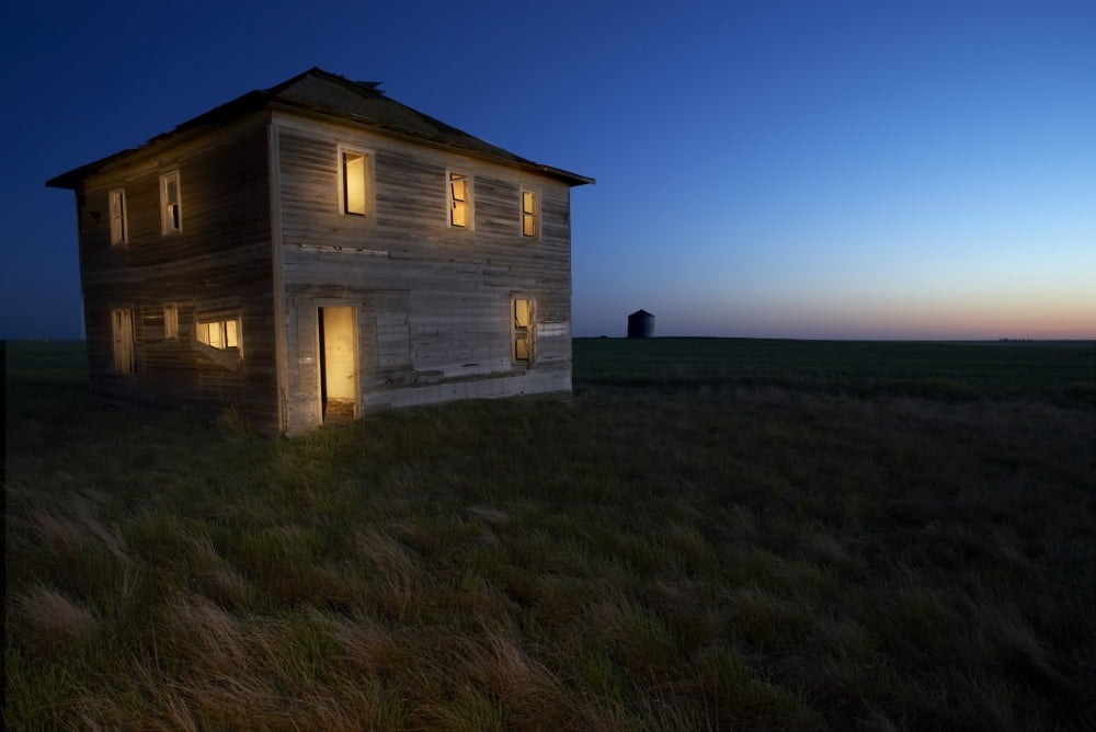 Abandoned Farmhouse At Dusk Near Leader Saskatchewan Canvas Art - Gemstone Images Design Pics (34 x 22)