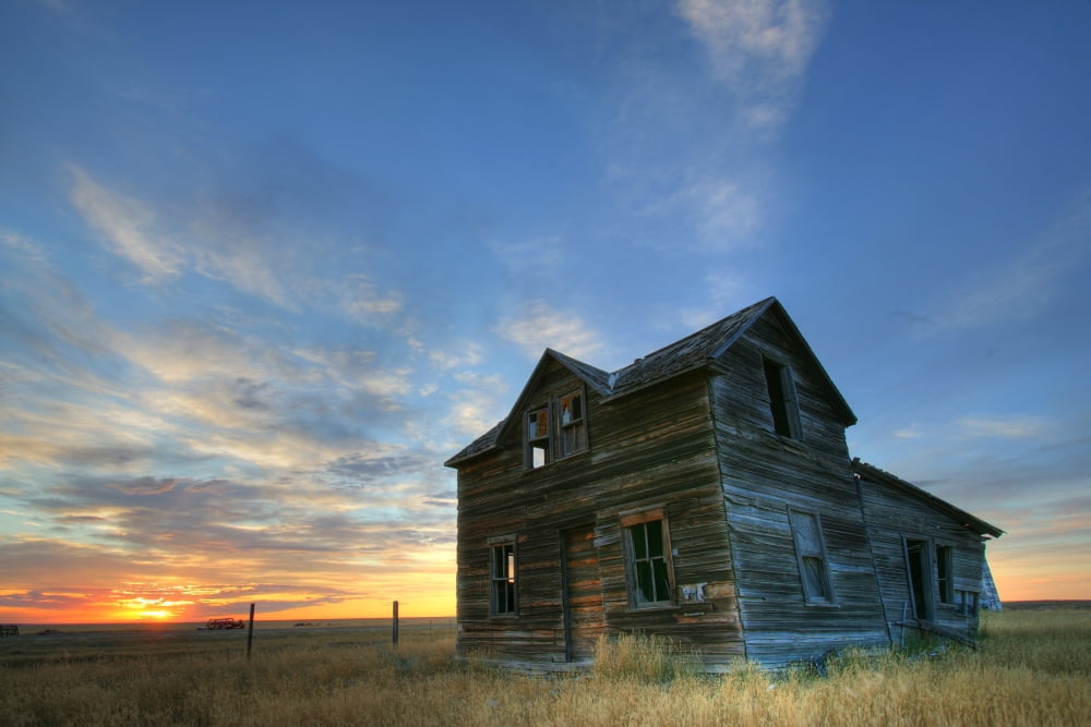 Abandoned House At Sunset Val Marie Saskatchewan Canvas Art - Robert Postma  Design Pics (34 x 22)