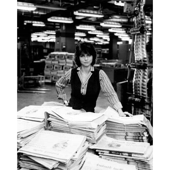 Absence of Malice 1981 Sally Field as Megan in newspaper print press 16x20 poster