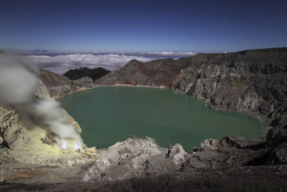 Acidic crater lake of Kawah Ijen volcano Java Indonesia Canvas Art - Richard RoscoeStocktrek Images (35 x 23)