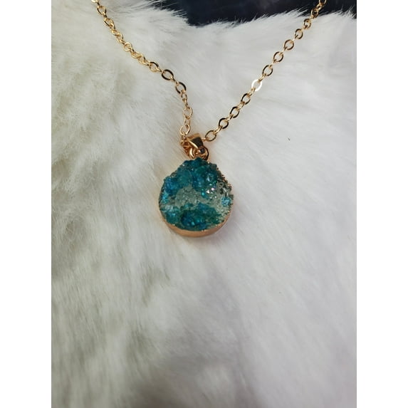 Acrylic Druzy Stone Faux Quartz Pendant Necklace - Geometric Round Charm Delicate Gold-Tone Chain